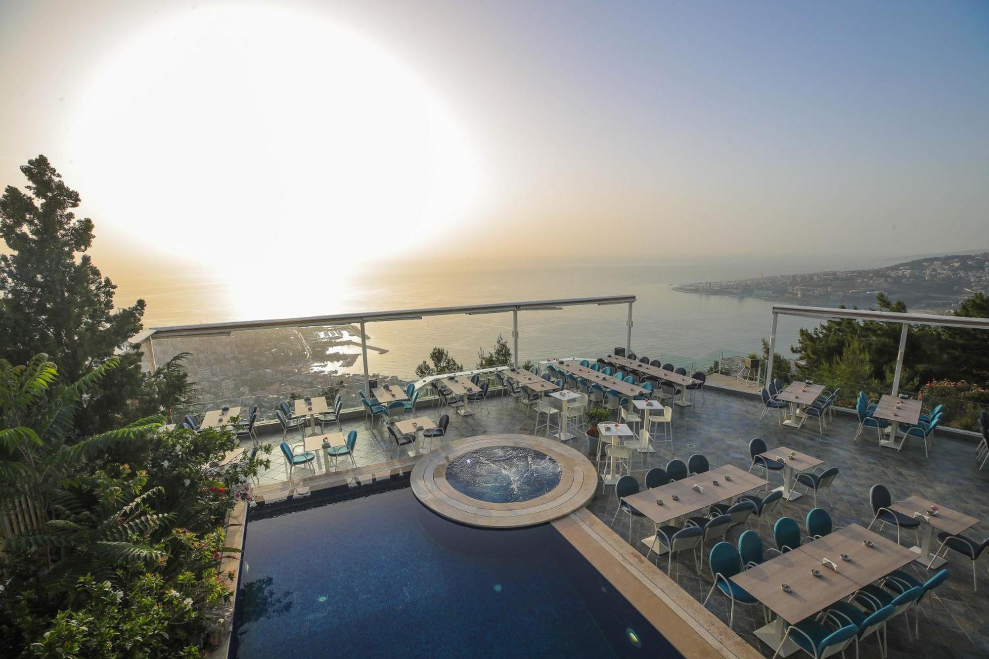 Bay Lodge Boutique Hotel Jounieh Exterior foto